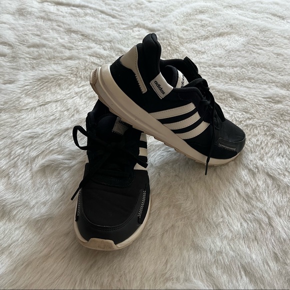 Adidas Originals - Picture 2 of 3